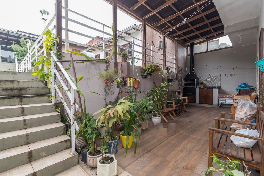 Casa de 6 dormitórios à venda Bairro Vila Nova - Porto Alegre