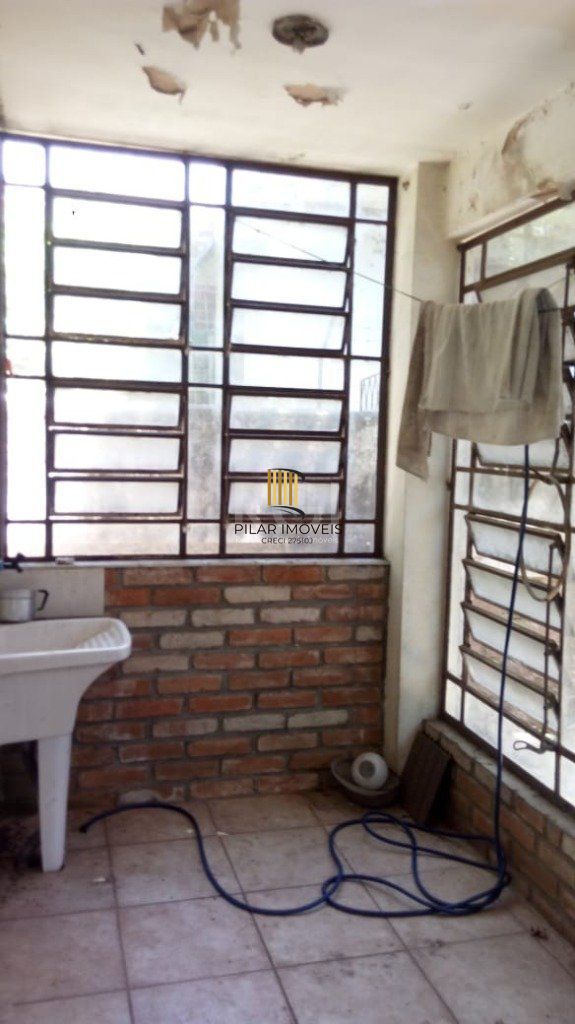 Casa para Venda - 244m², 2 dormitórios, 4 vagas - Teresópolis