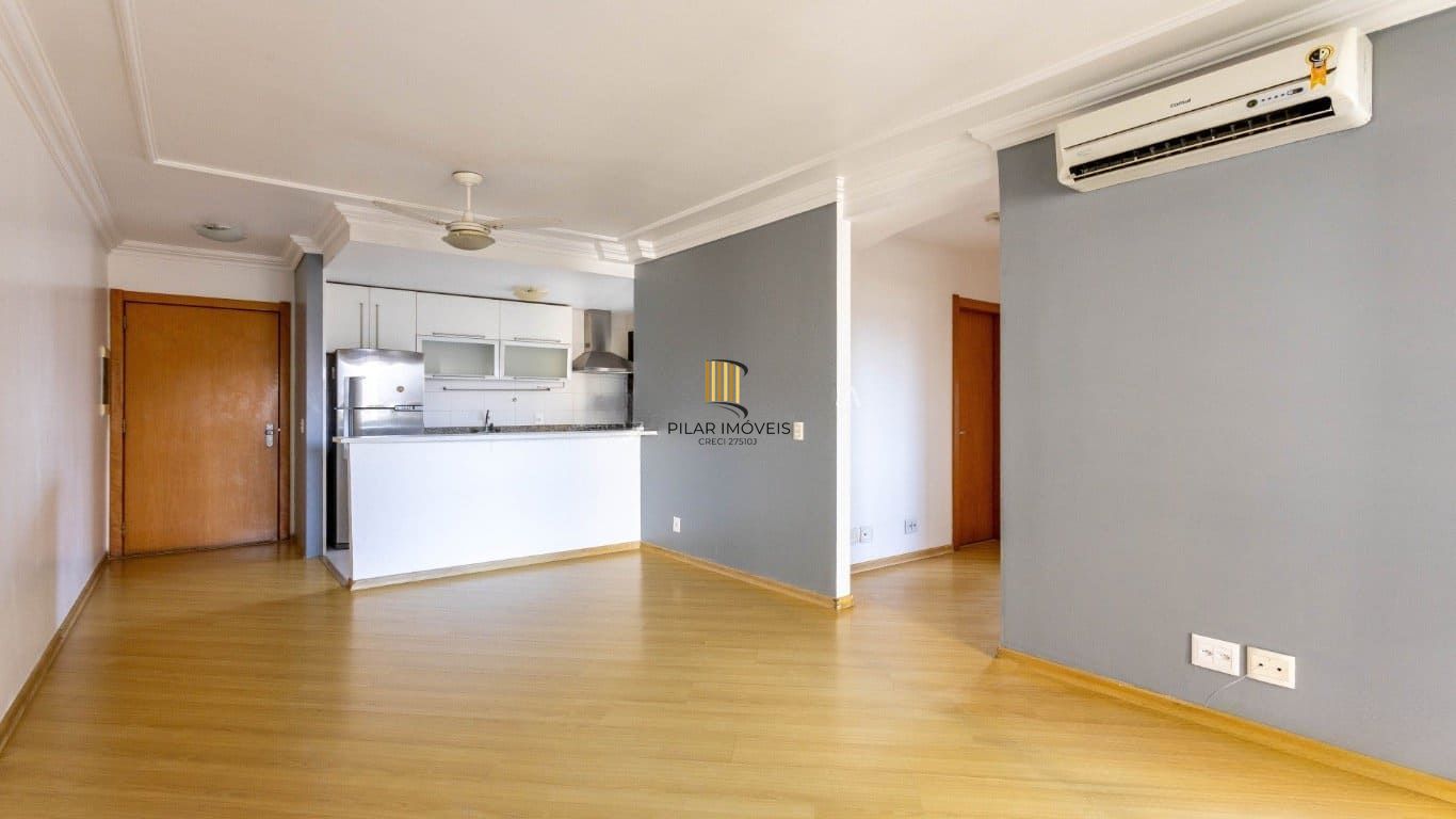 Apartamento de 2 dormitorios à venda em Passo da Areia, Porto Alegre.