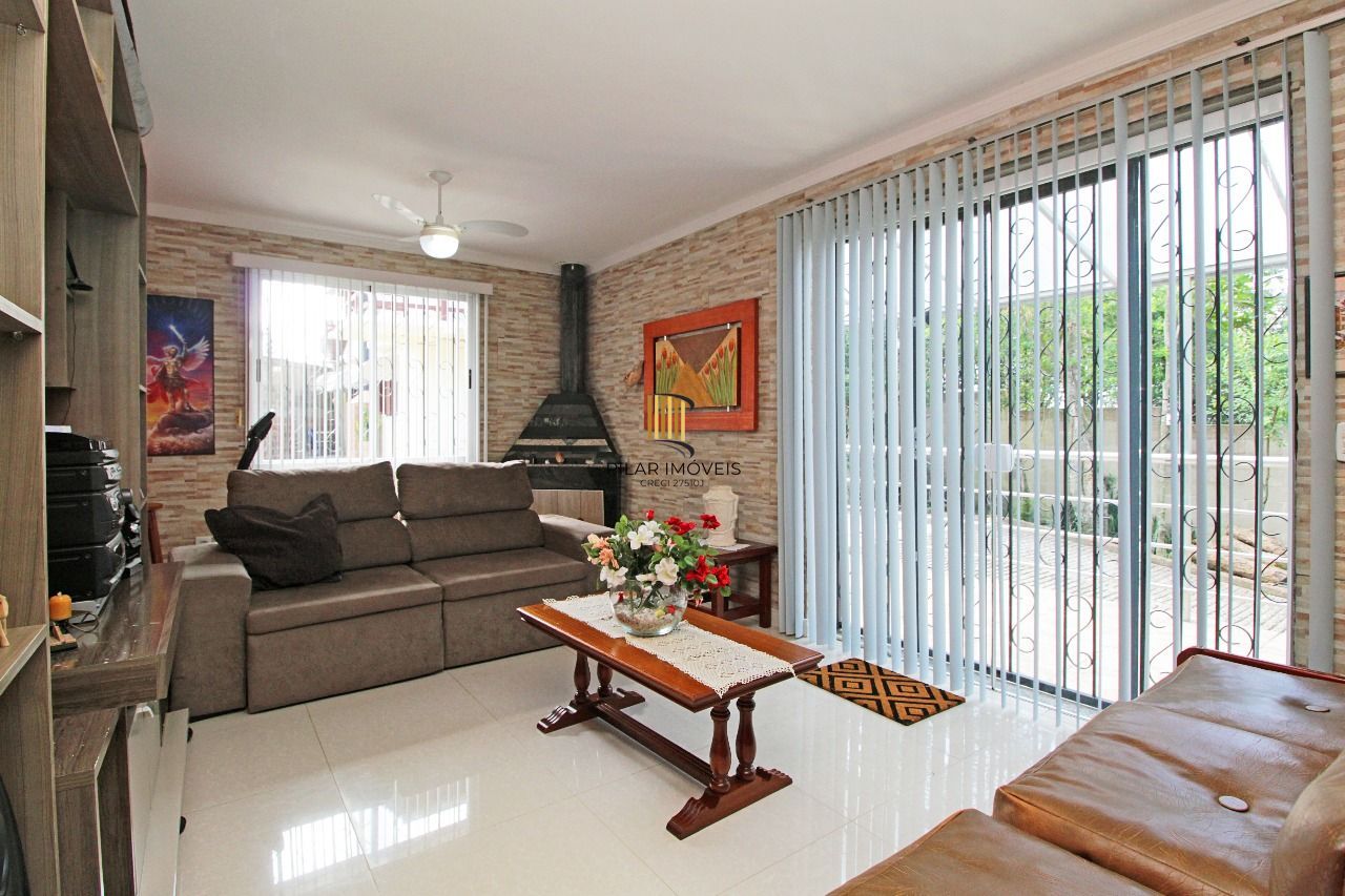 Duas casas em meio a muita natureza