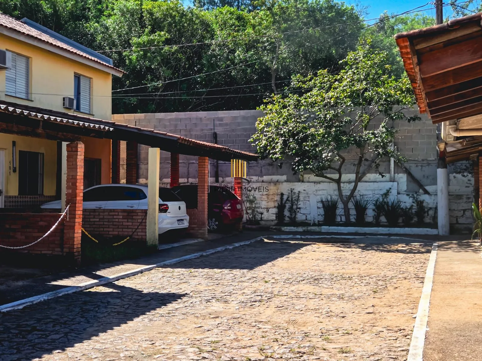 A VENDA, SOBRADO EM CONDOMÍNIO, NA AV. ATILIO SUPERTI 600.  *NÃO ACEITA FINANCIAMENTO*.
