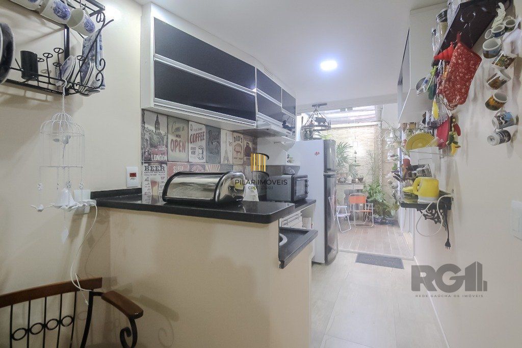 Casa em condomínio, 77m², 2 dormitórios e 2 vagas no bairro Humaitá