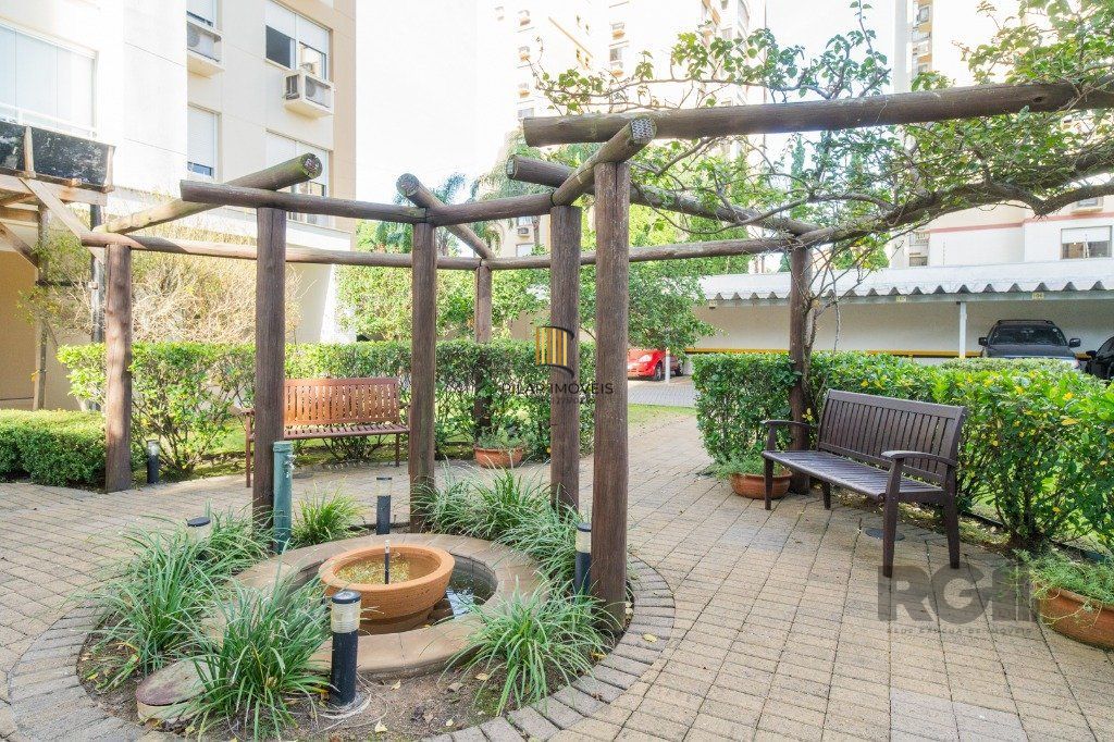 Apartamento de 2 dormitórios com 1 vaga no bairro Teresópolis