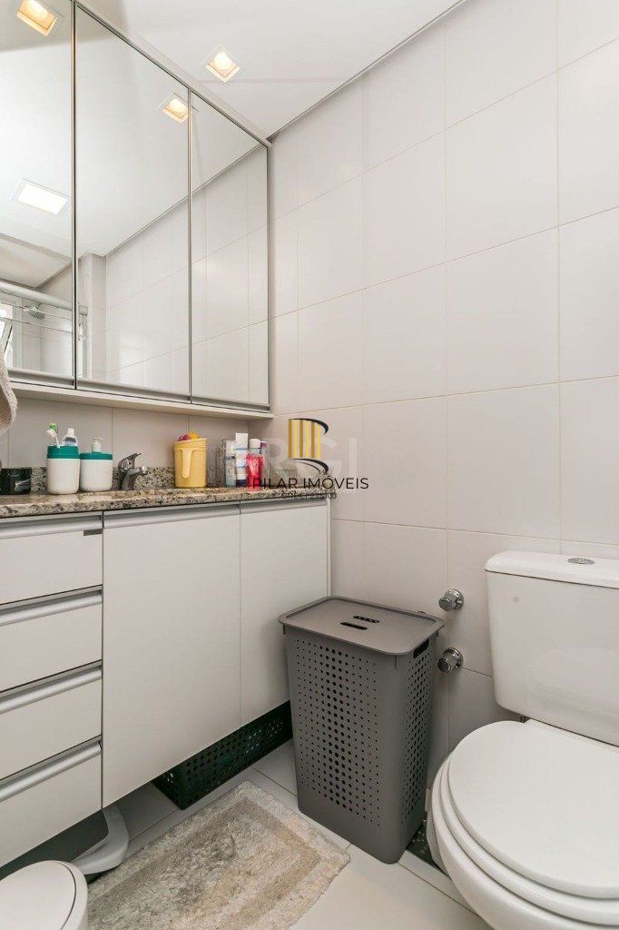 Apartamento de 2 dormitórios, 1 suíte e 1 vaga de garagem no bairro Medianeira