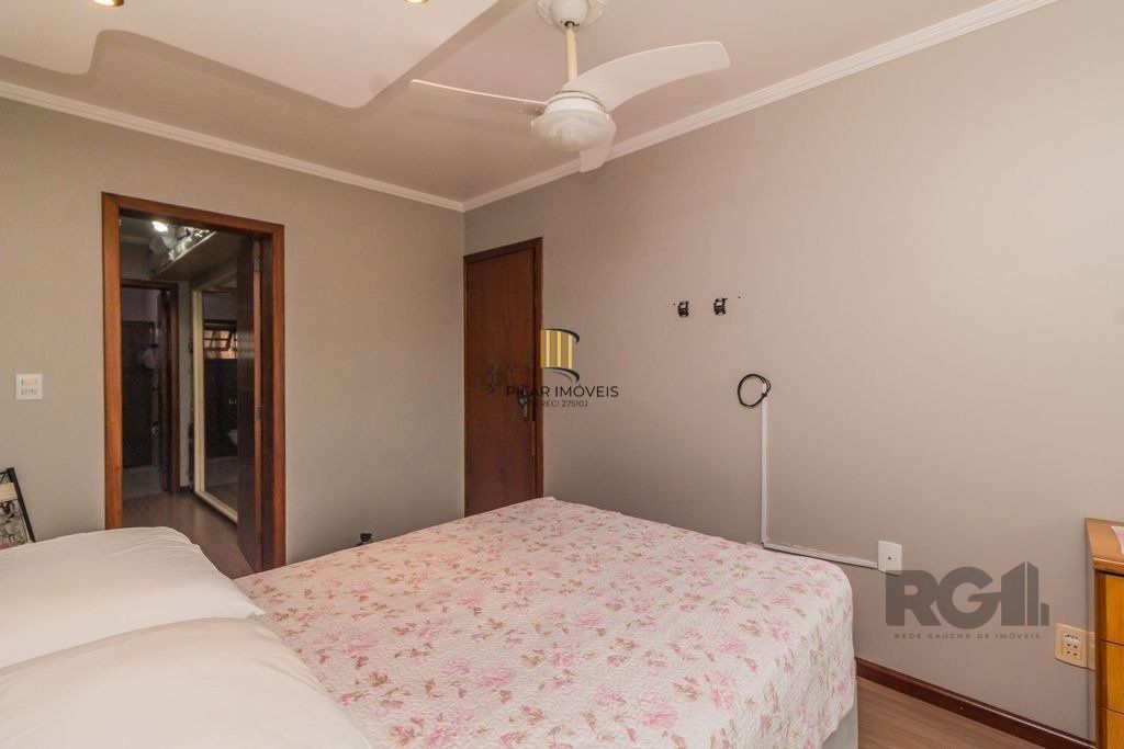 Casa de 4 dormitórios no bairro Sarandi