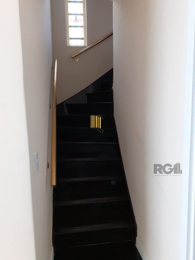 Excelente casa de 251m² com 4 dormitórios.