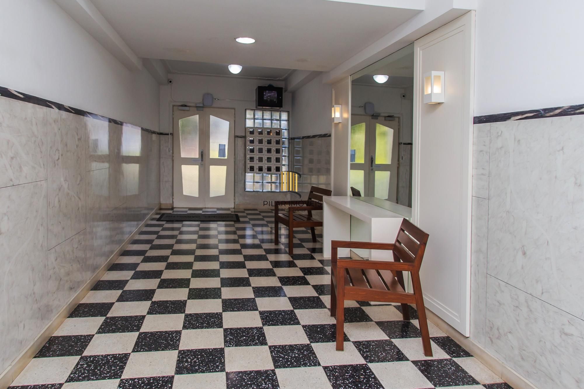 Apartamento 02 dormitórios próximo ao hospital Moinhos