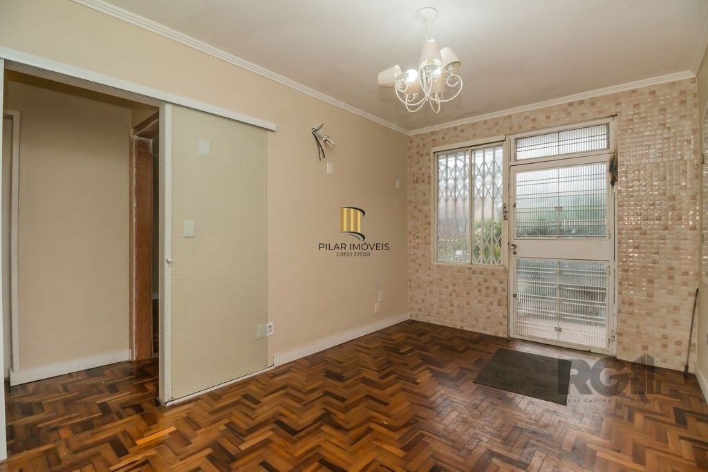 Excelente casa de 389,53m² com 8 dormitórios e 3 vagas.