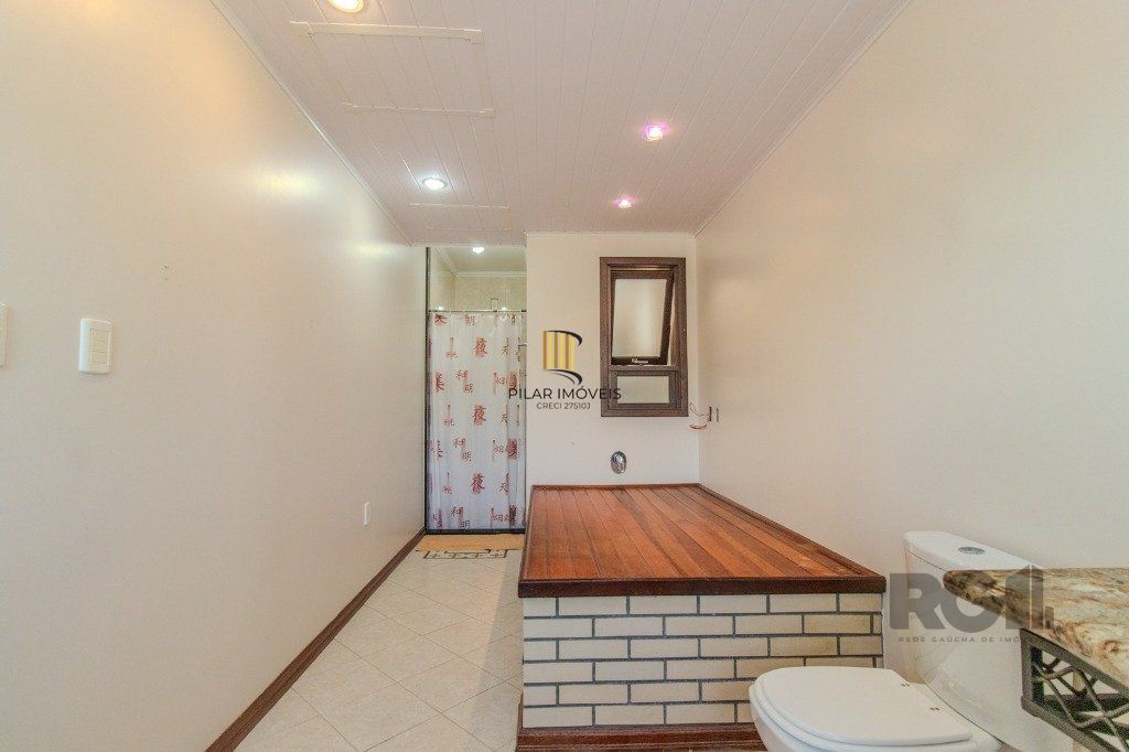 Linda casa de 04 dormitórios com vista livre no Bairro Teresópolis