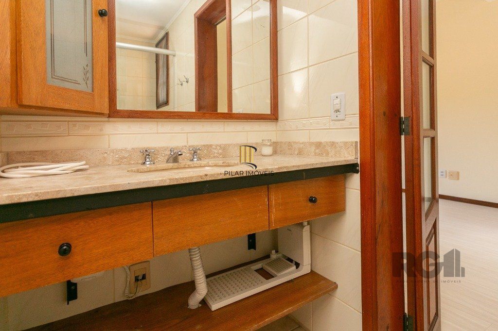 Casa com 5 dormitórios no bairro Jardim Carvalho