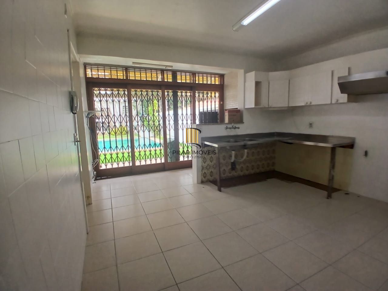 Casa com piscina e patio ampla no bairro Boa Vista, Porto Alegre/RS