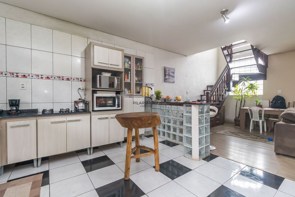 Casa de 6 dormitórios à venda Bairro Vila Nova - Porto Alegre