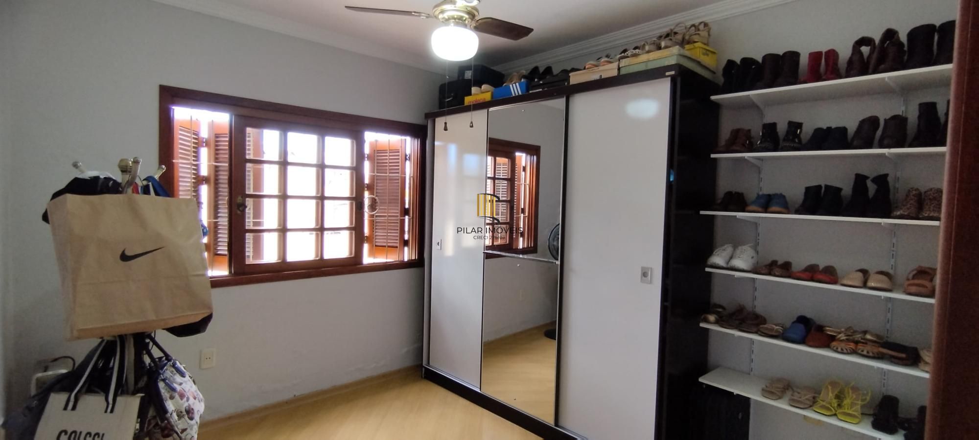 Casa 348m², 4 dormitórios, 2 vagas no bairro Nonoai