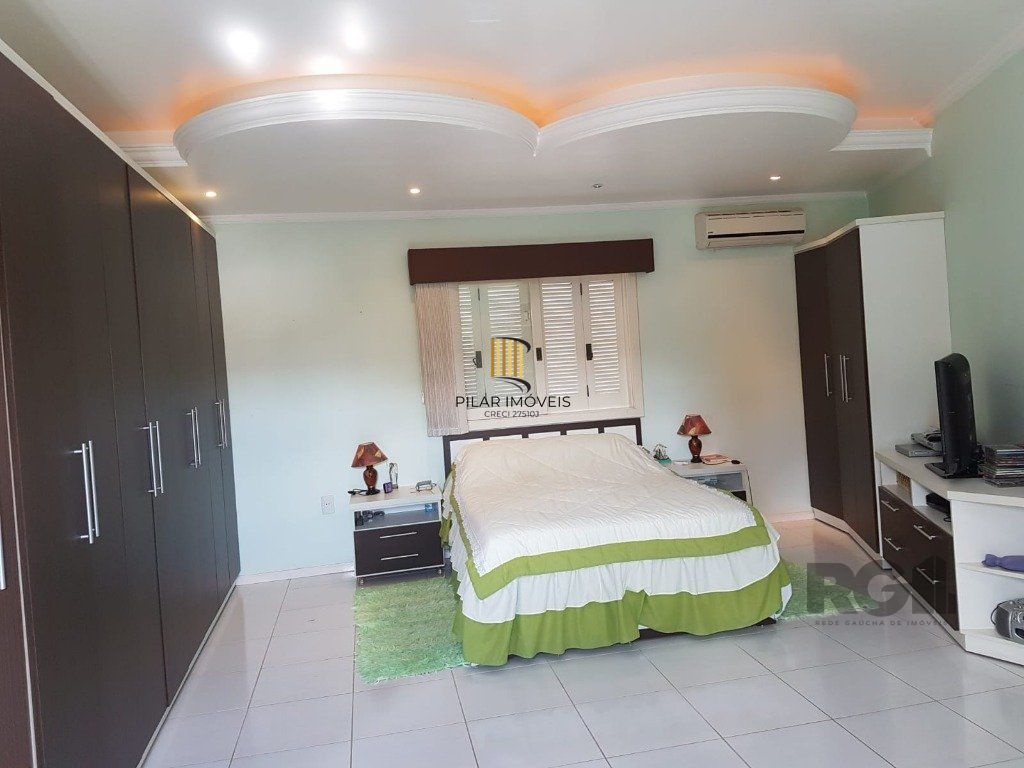 Casa 4 dormitórios no bairro Centenário