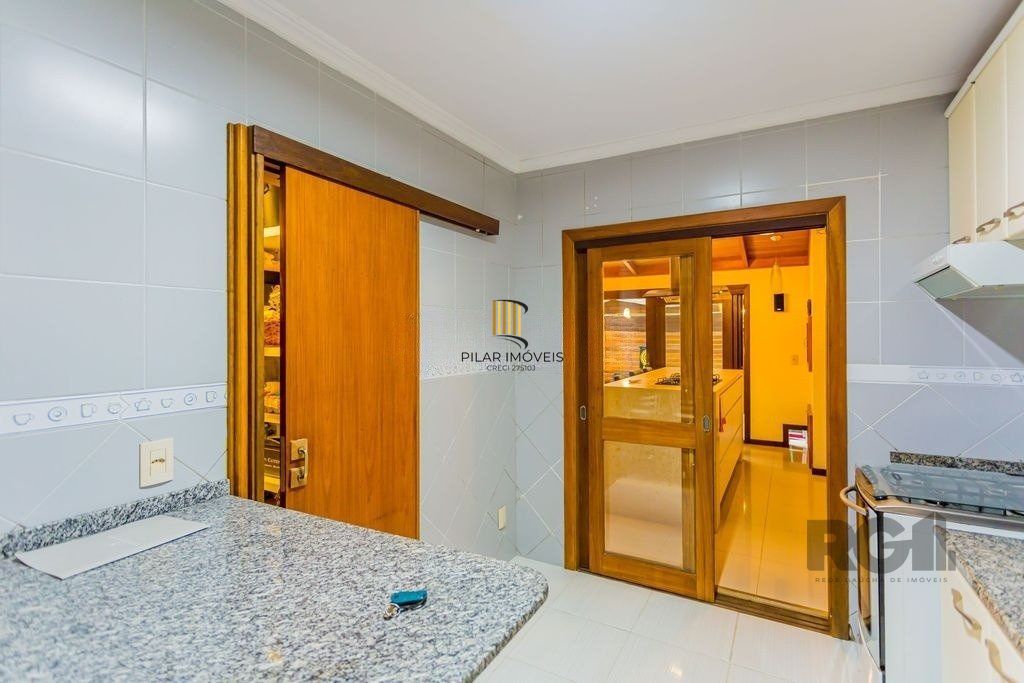 Casa em condomínio de 155m², 3 dormitórios, 4 vagas no bairro Espírito Santo