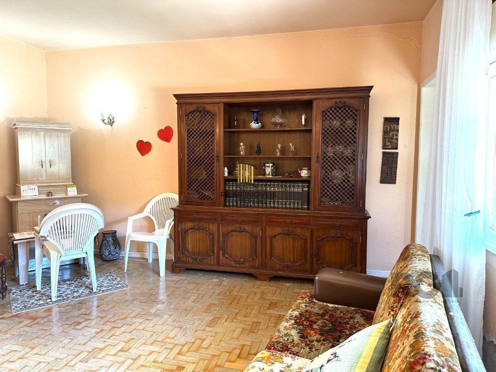 Casa 3 dormitórios no Bairro Glória, próxima a Prof. Oscar Pereira.