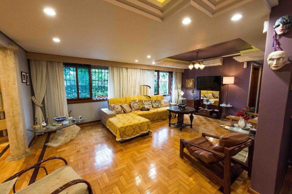 Casa para Venda - 317m², 5 dormitórios, sendo 1 suites, 2 vagas - Teresópolis