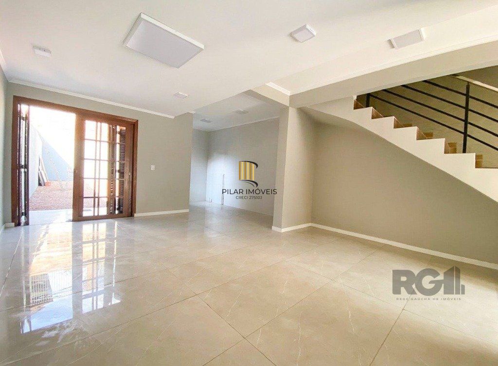 Casa de 3 dormitórios no bairro Mário Quintana