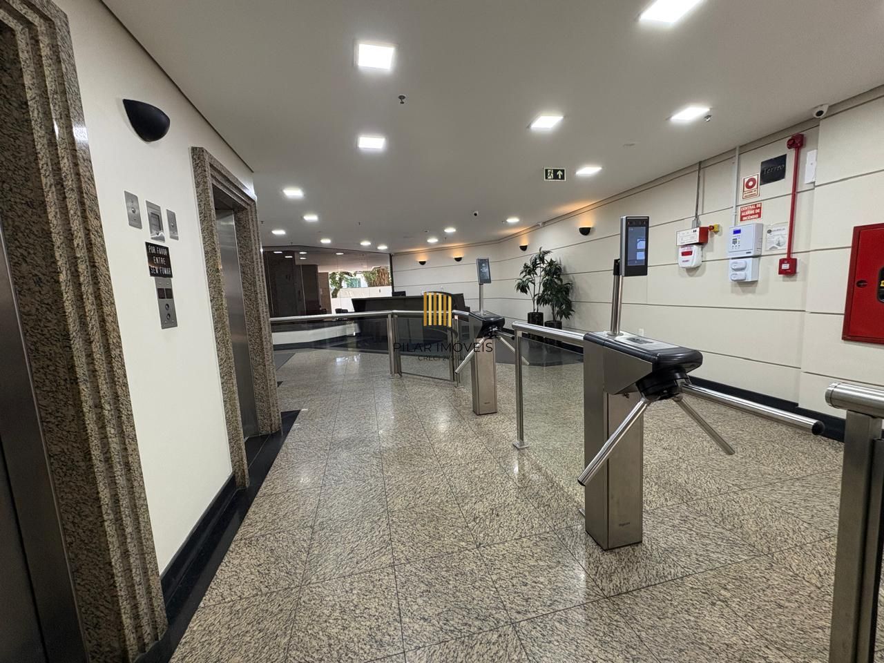 Sala comercial no bairro Três figueiras