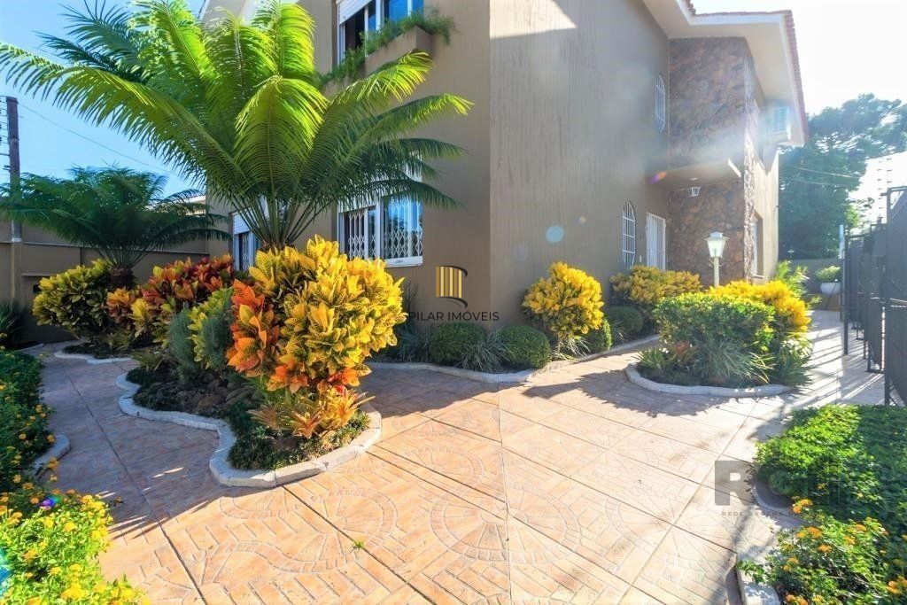 Casa de 380m², bairro Guarujá