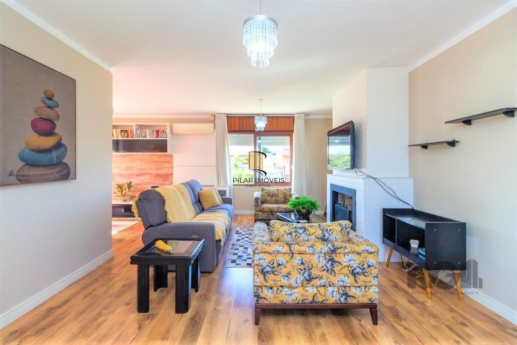 Casa de 380m², bairro Guarujá
