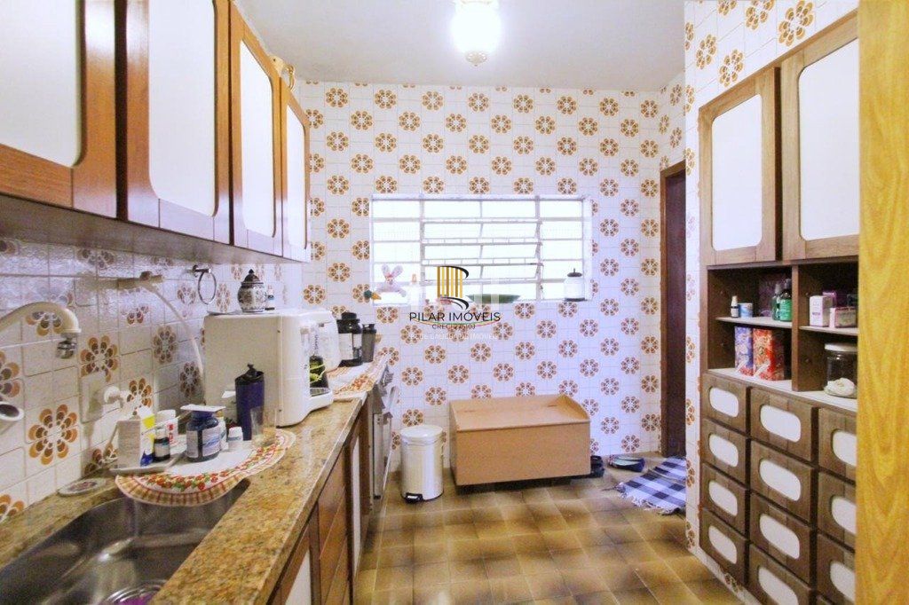 Casa para Venda - 250m², 3 dormitórios, 1 vaga - Teresópolis