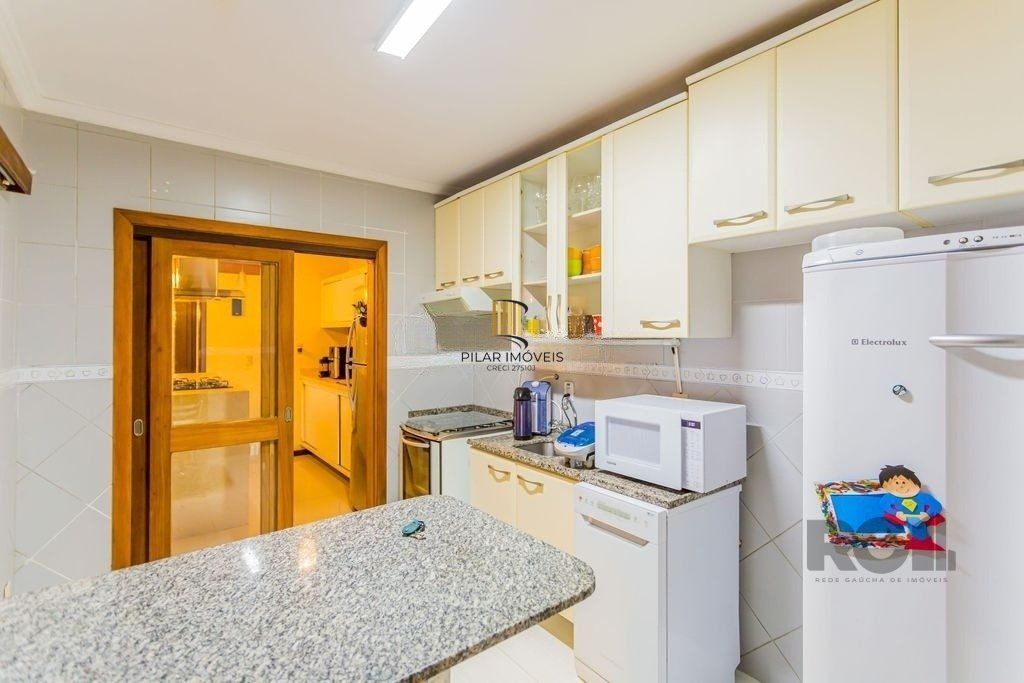 Casa em condomínio de 155m², 3 dormitórios, 4 vagas no bairro Espírito Santo