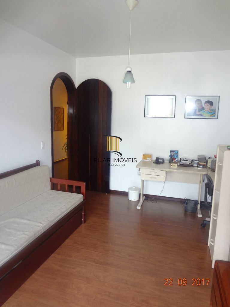 Casa para Venda - 365m², 4 dormitórios, sendo 2 suites, 6 vagas - Nonoai
