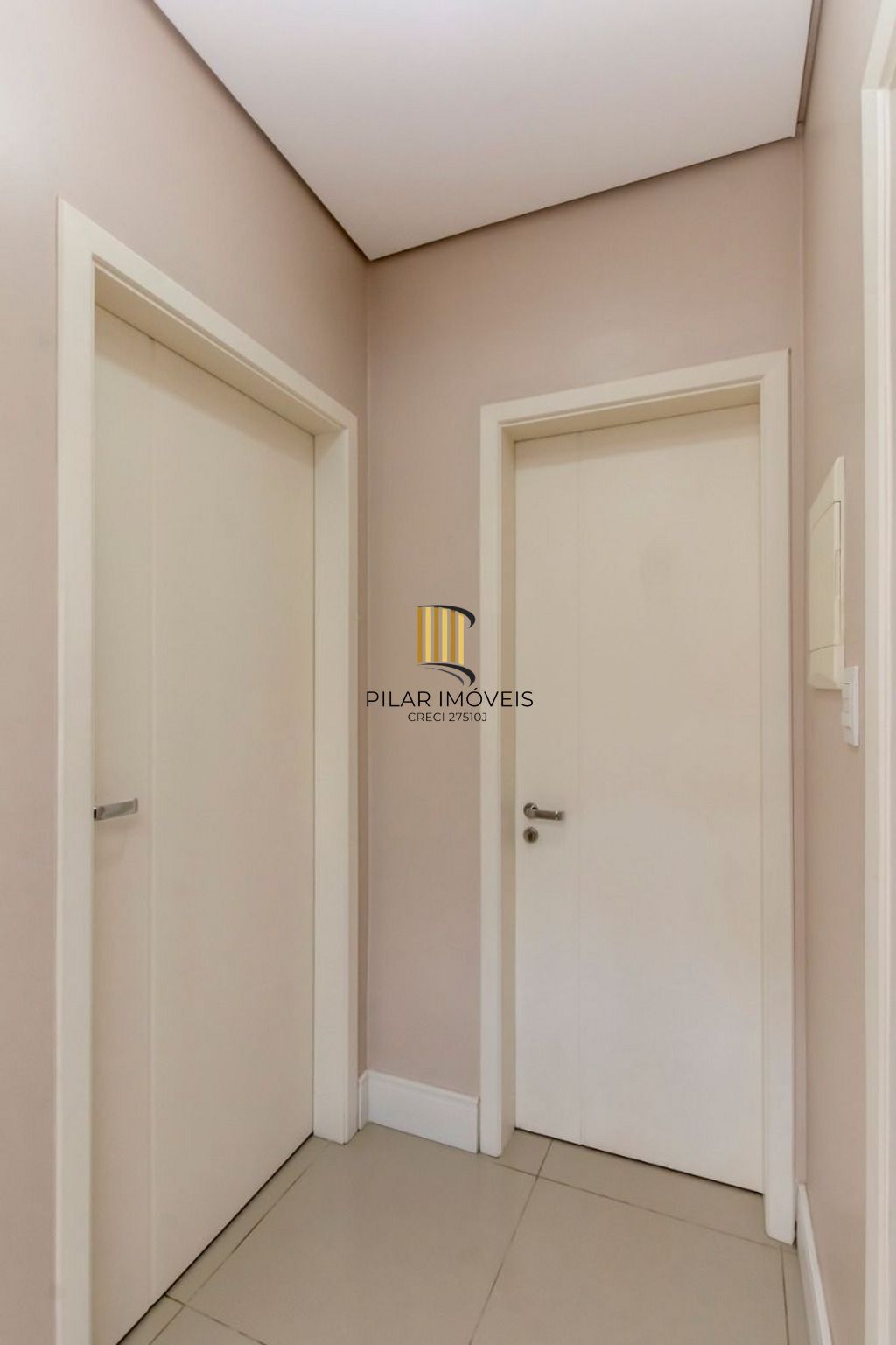 Casa de 2 dormitórios à venda no Bairro na Lomba do Pinheiro - Porto Alegre