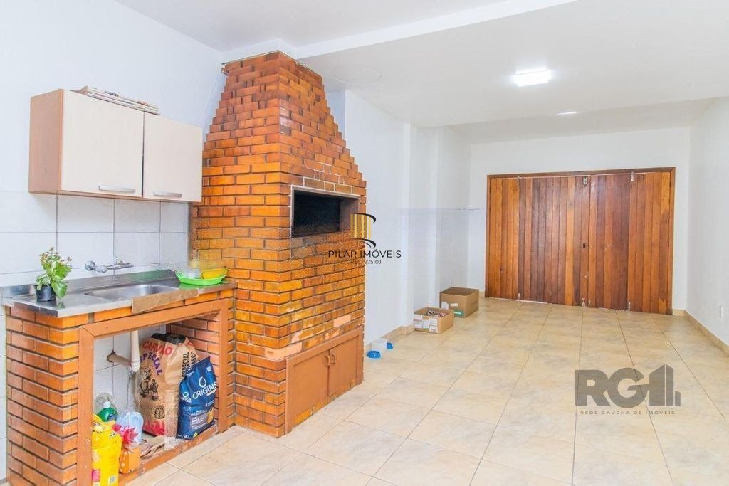 Casa de 4 dormitórios no bairro Cavalhada