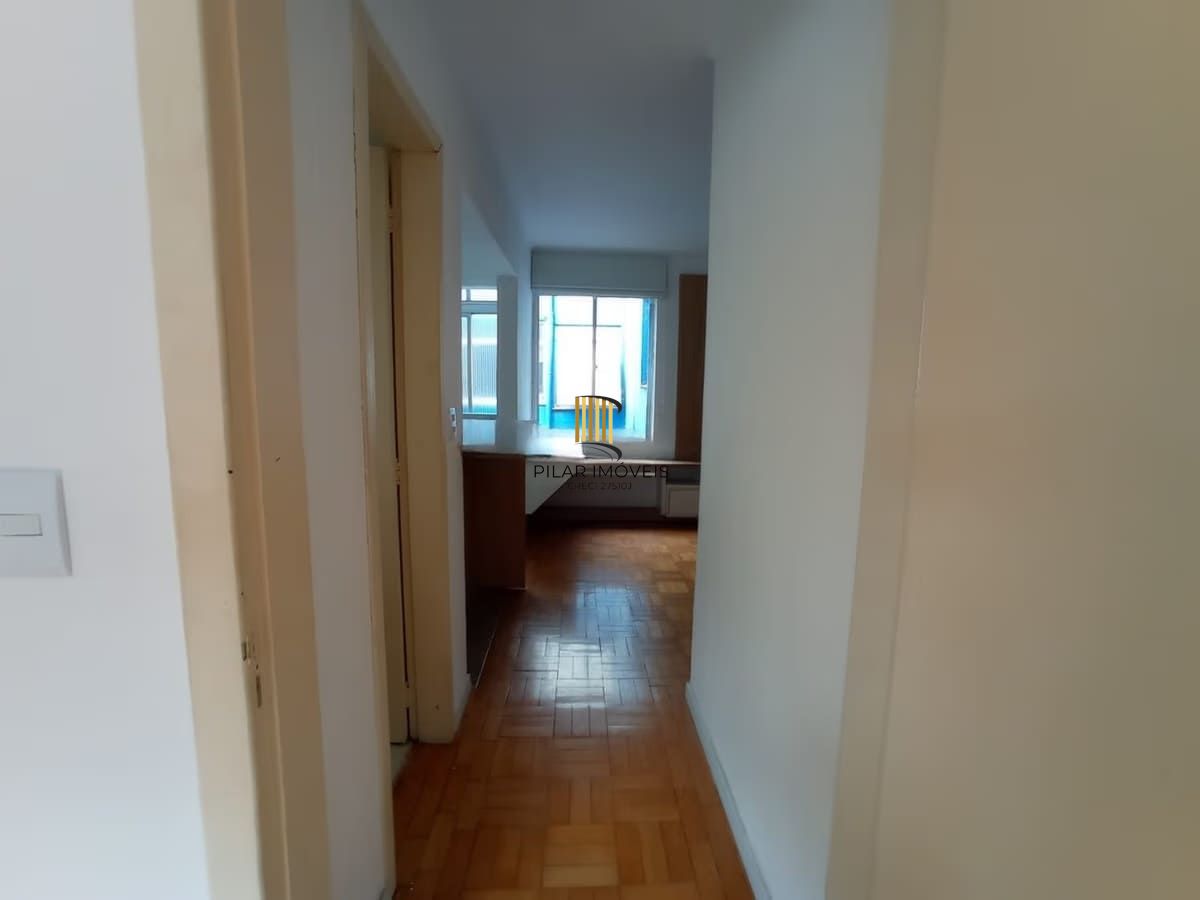 Apartamento de 1 dormitório à venda em Menino Deus, Porto Alegre.