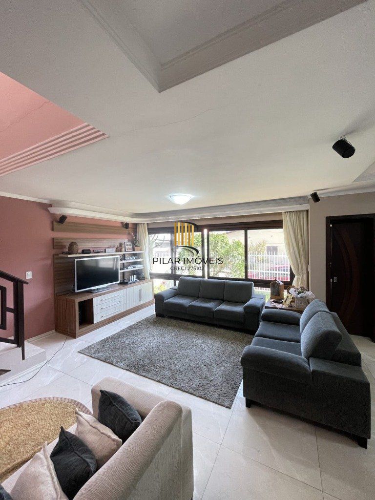 Casa para Venda - 240m², 4 dormitórios, sendo 2 suites, 3 vagas - Centro
