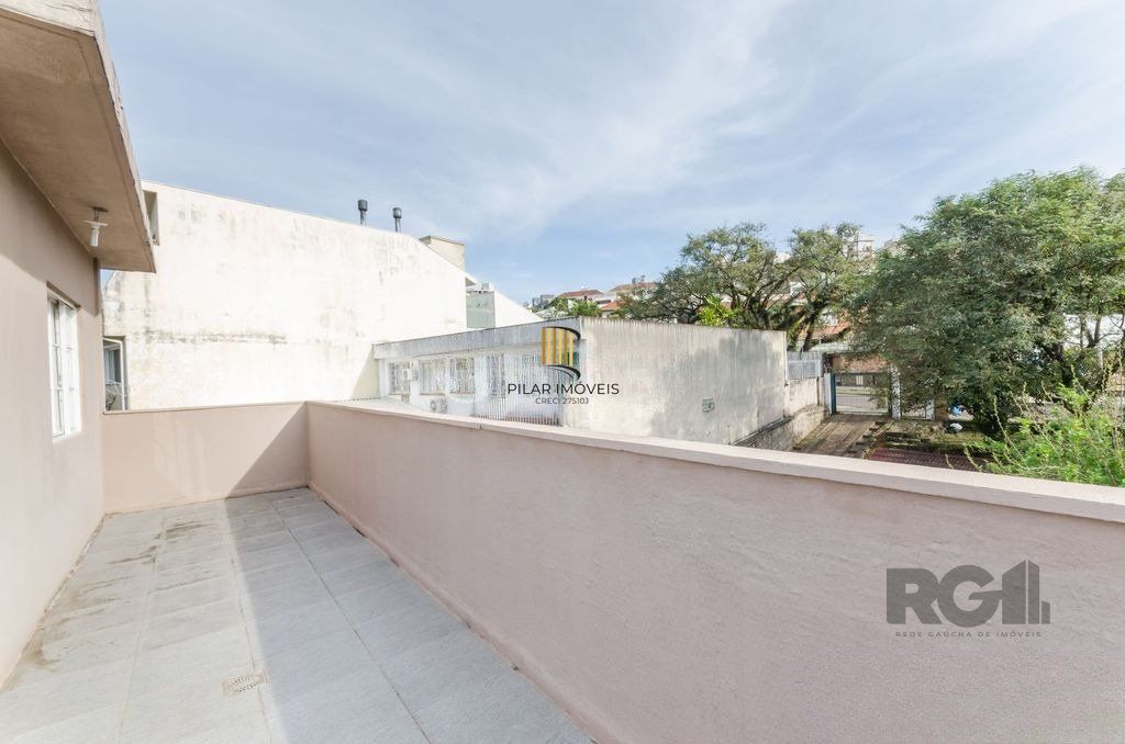 Casa de 4 dormitórios no bairro Três Figueiras