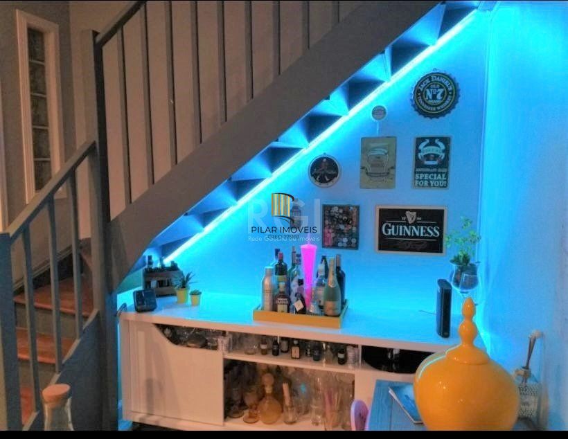 Casa de 67m², 2 dormitórios, 3 vagas no bairro Passo Da Areia