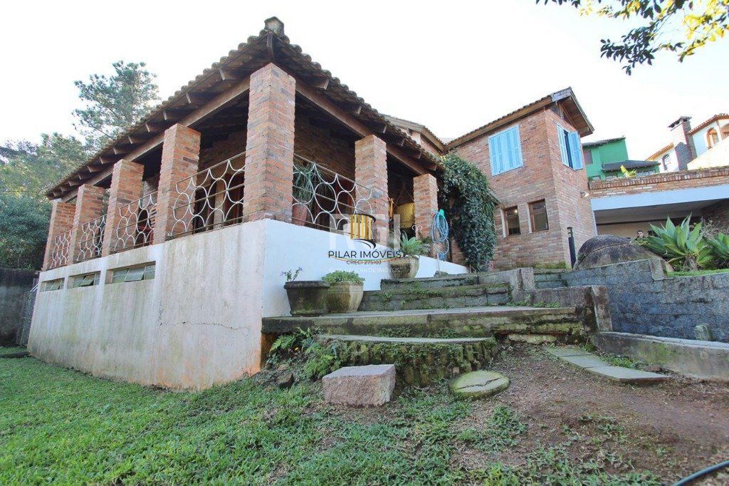 Casa para Venda - 269.06m², 4 dormitórios, sendo 2 suites, 5 vagas - Teresópolis