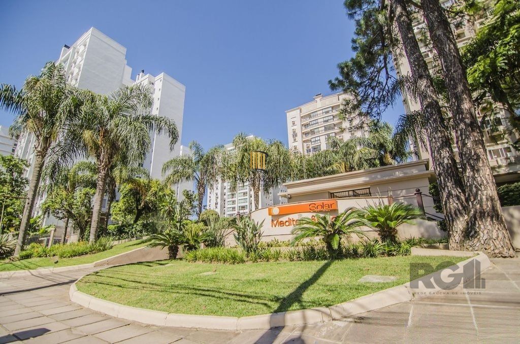 Apartamento 95m² - semi mobiliado, 3 dormitórios, 1 suíte e 2 vagas no bairro Passo da Areia