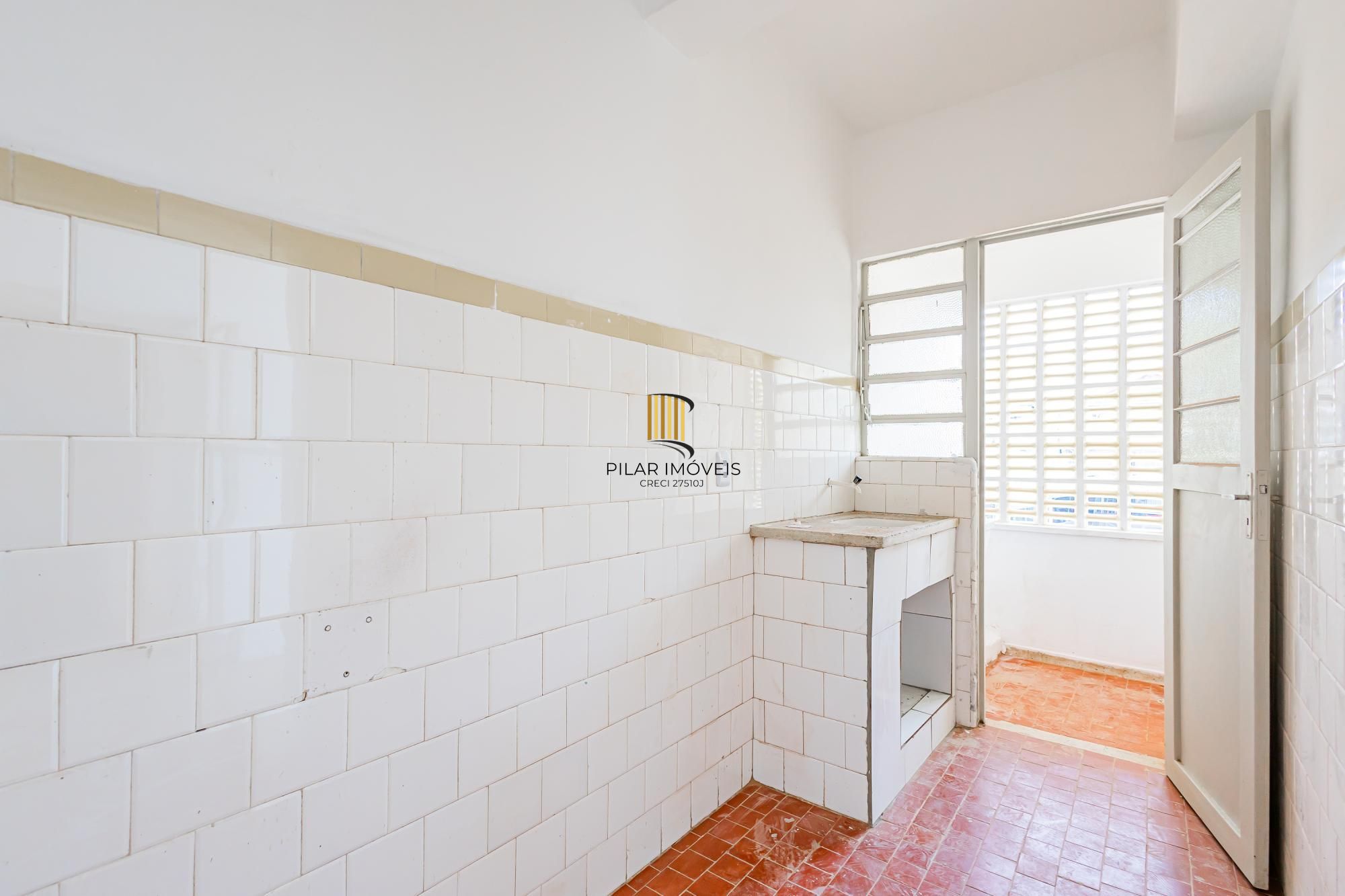 Apartamento 1 dorm à venda Rua São Carlos, Floresta - Porto Alegre