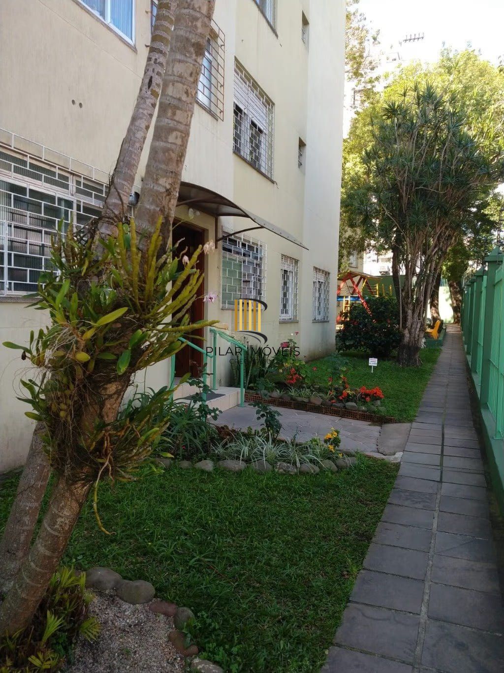 Apartamento de 2 dormitórios à venda em Passo d'Areia, Porto Alegre.