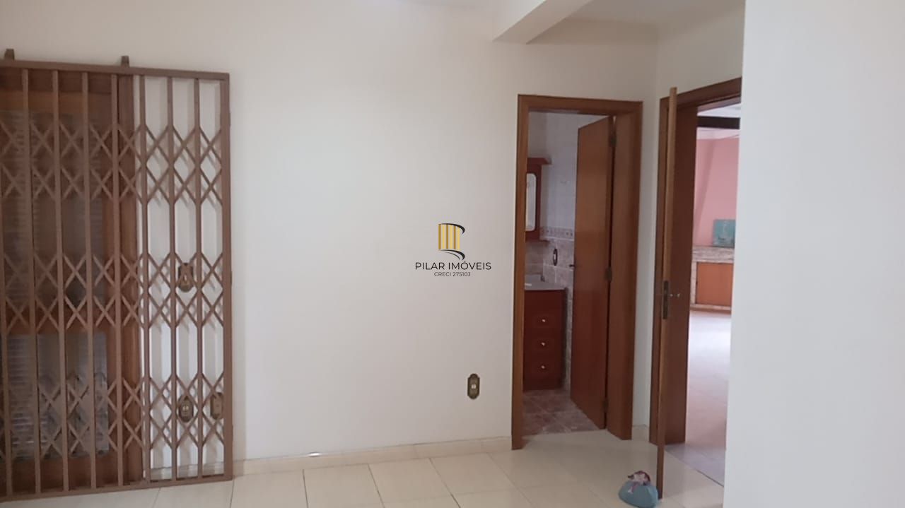 Casa 03 dormitórios, com páteo