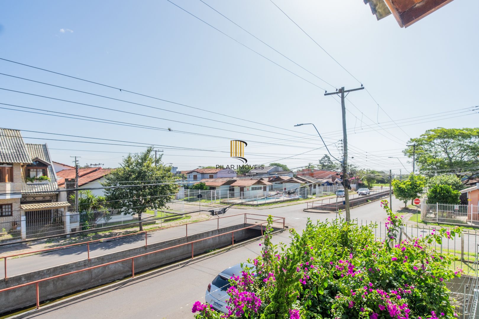 Casa em condomínio de 105m² - 2 dormitórios e 1 vaga no bairro Guarujá