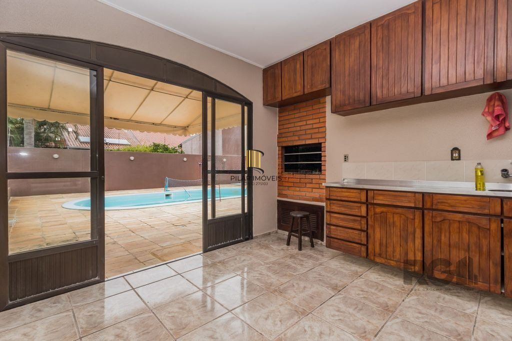 Casa com 287m², 5 dormitórios, piscina, 4 vagas no bairro Jardim Itu