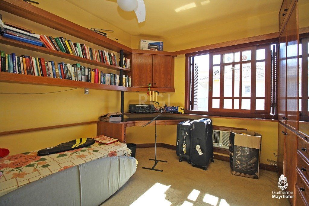 Casa para Venda - 275.72m², 4 dormitórios, sendo 3 suites, 4 vagas - Glória