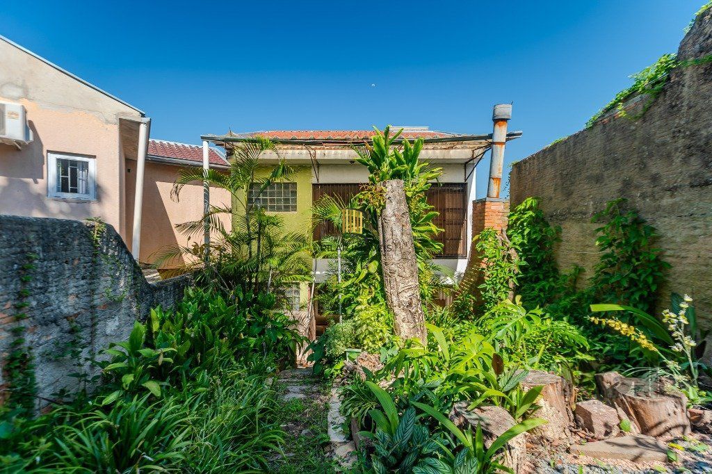 Prédio de 328m² - 4 dormitórios, 2 vagas no bairro Chácara das Pedras