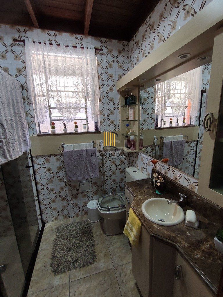 Casa para Venda - 142.8m², 4 dormitórios, 5 vagas - Teresópolis