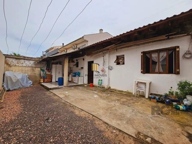 casa de 2 dormitorios, no bairro Mário Quintana