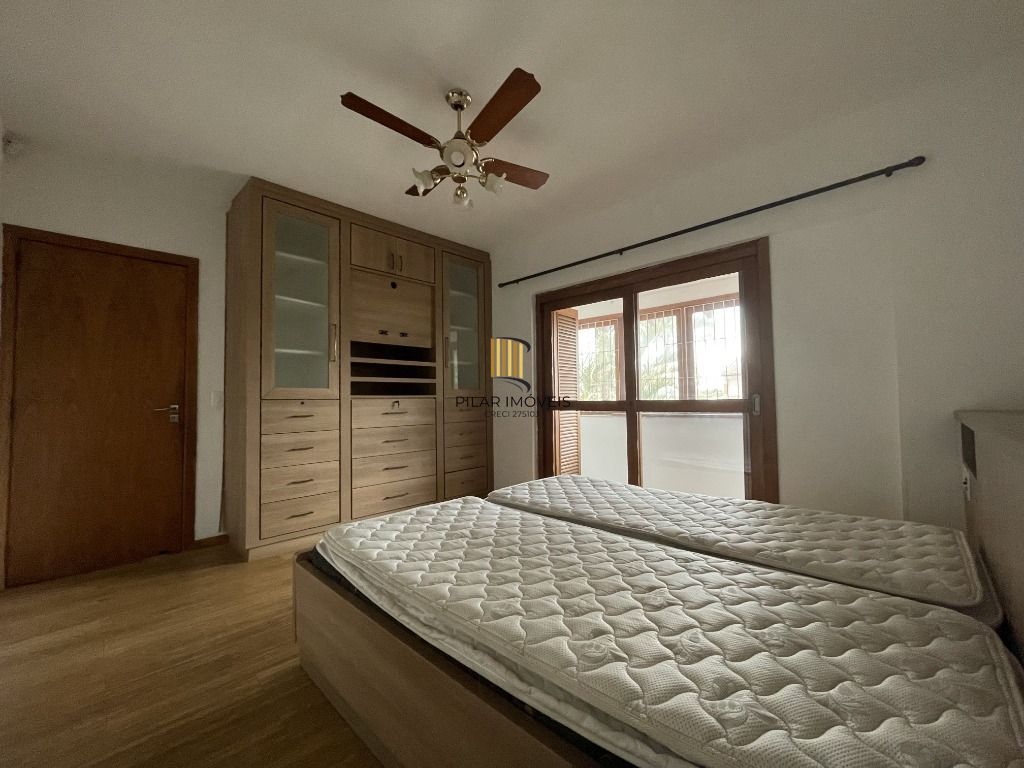 Casa 6 dormitórios no bairro Partenon