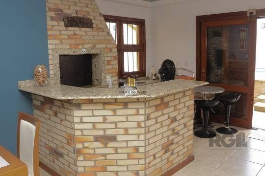 Excelente casa de 287m² com 3 dormitórios e 4 vagas.