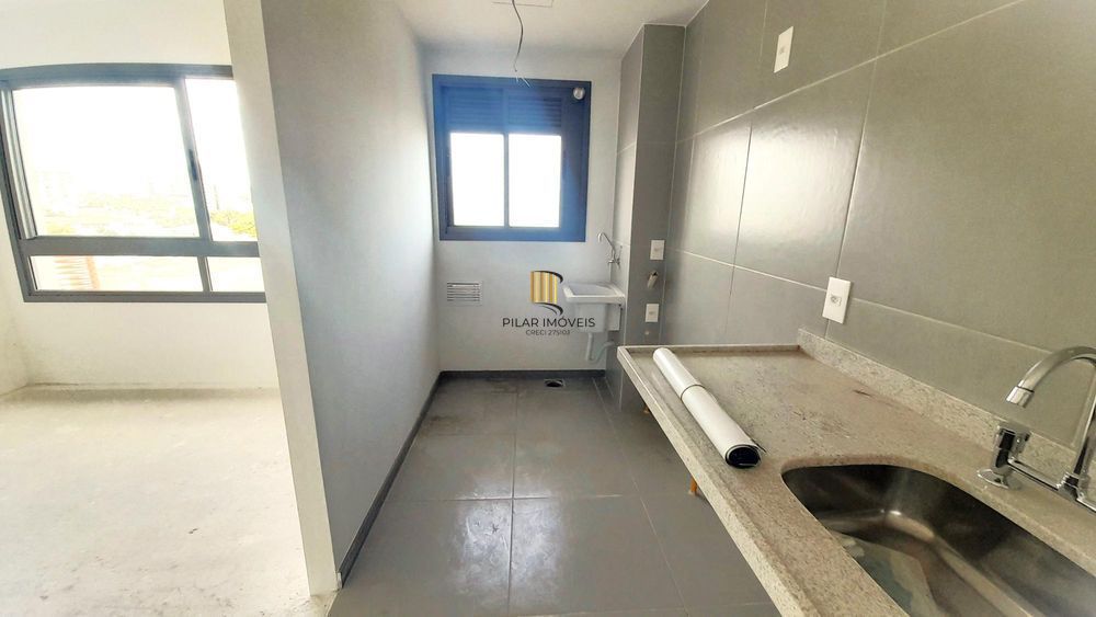 Apartamento com 02 dormitorios com suite, 1 vaga a venda no bairro Santana- Porto alegre