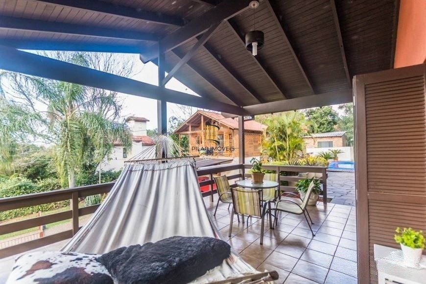 CASA DE 2 DORMITÓRIOS, PISCINA, CHURRASQUEIRA E 2 VAGAS DE GARAGEM NO BAIRRO HÍPICA