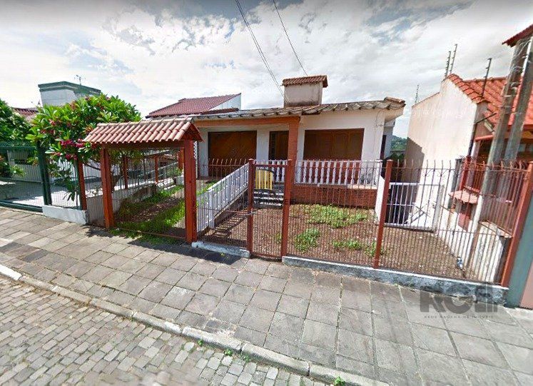 Casa para Venda - 218m², 5 dormitórios, sendo 1 suites, 2 vagas - Vila Nova